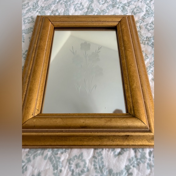 gold framed etched mirror - Picture 4 of 10
